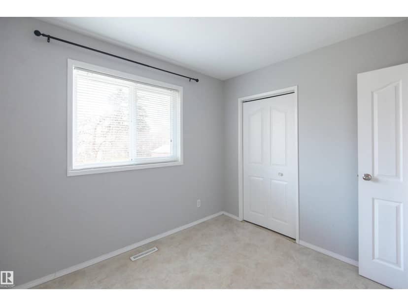 4411 49 AV — photo 18 of 27