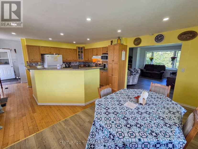 704344 Rockley Road — photo 6 of 40