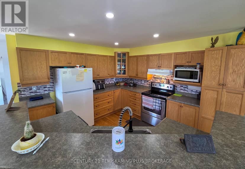 704344 Rockley Road — photo 7 of 40