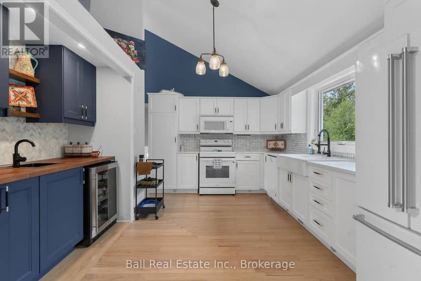 118 Echo Bay Road E — photo 10 of 40