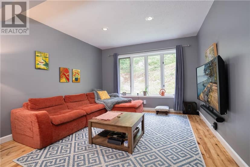 1822 Regional Road 10 — photo 11 of 31