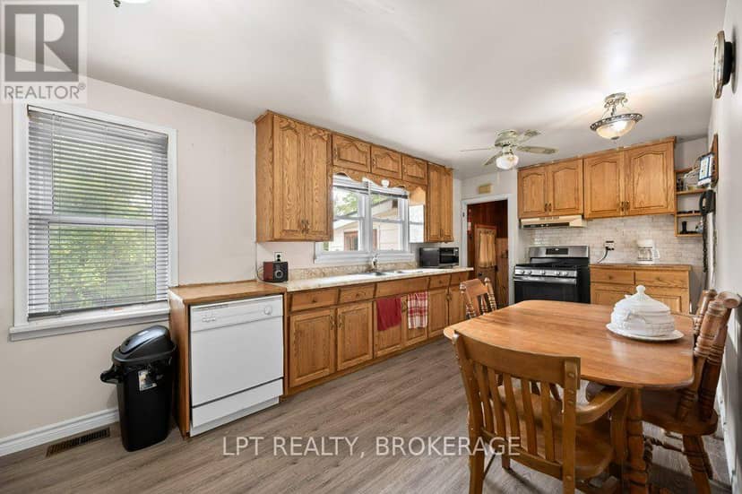 6175 Lakeview Drive — photo 10 of 40