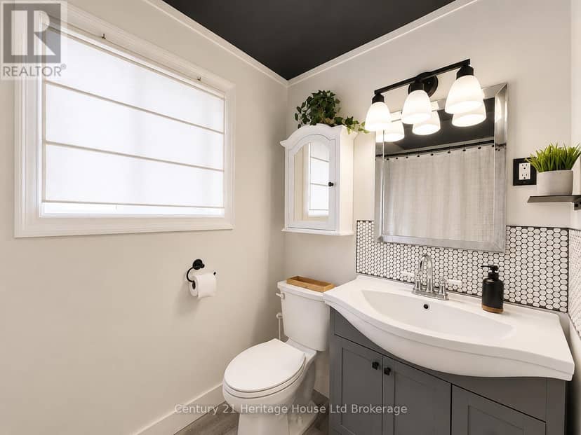 A - 54 Frontenac Road — photo 17 of 33