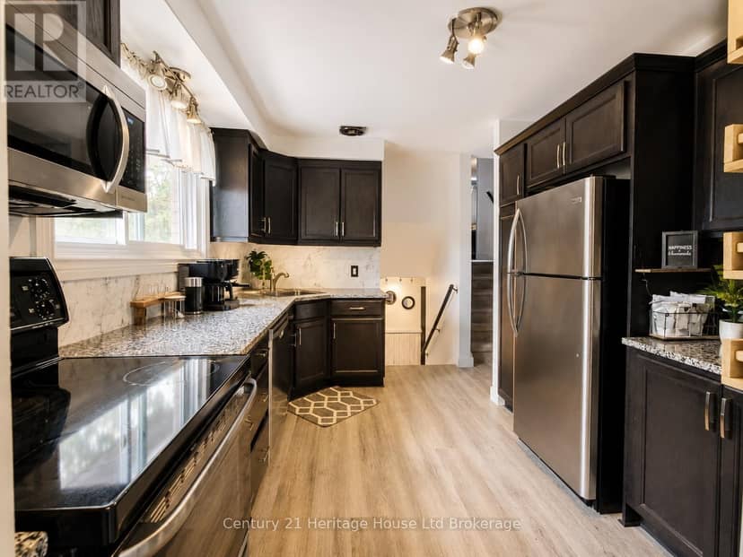 A - 54 Frontenac Road — photo 8 of 33