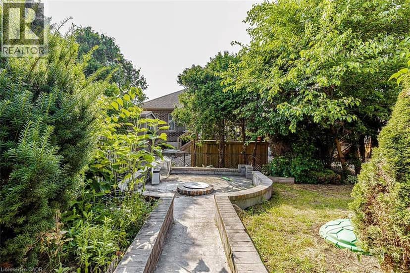 47 QUEENSWAY Drive — photo 25 of 34