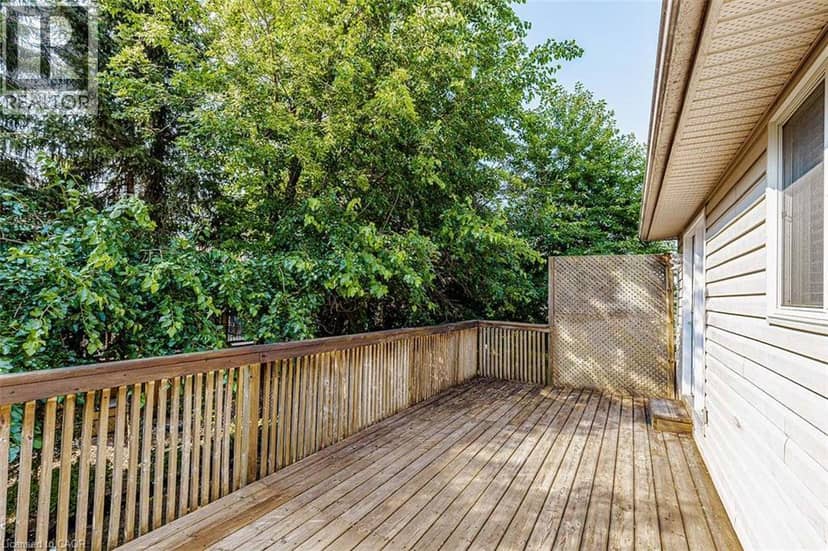 47 QUEENSWAY Drive — photo 28 of 34