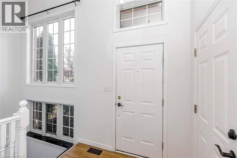 47 QUEENSWAY Drive — photo 3 of 34