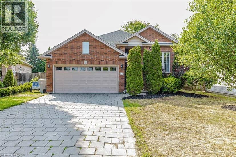 47 QUEENSWAY Drive — photo 1 of 34