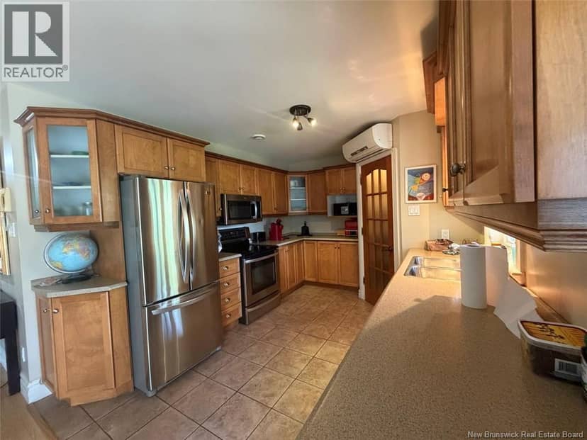 120 Hubert Street — photo 8 of 24