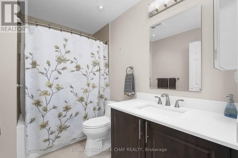 702 - 37 Ellen Street — photo 19 of 40