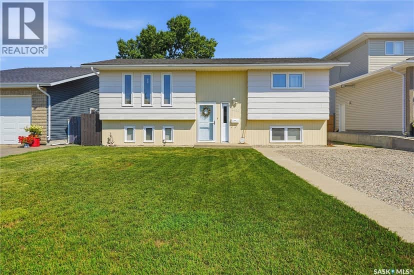 1630 Spadina DRIVE — photo 1 of 40