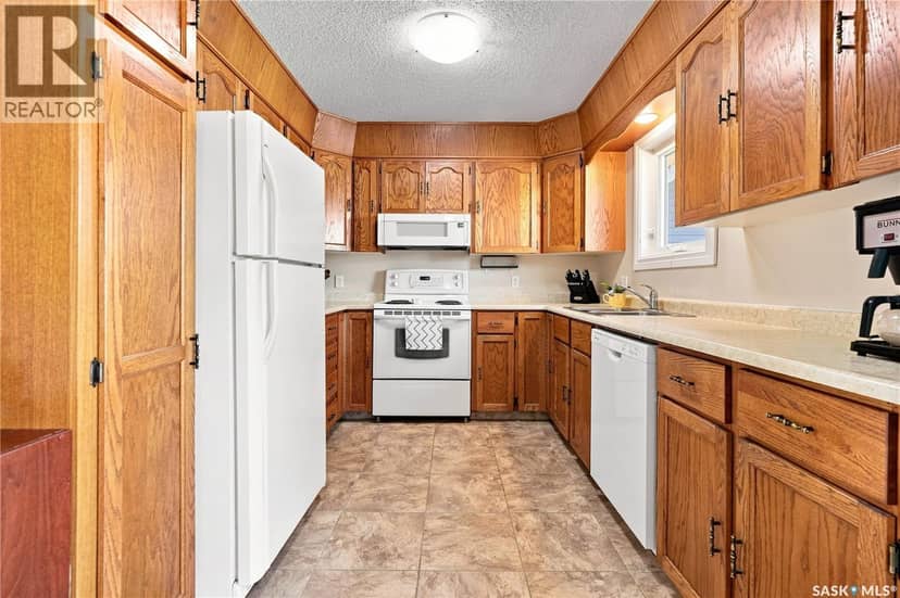 1630 Spadina DRIVE — photo 10 of 40