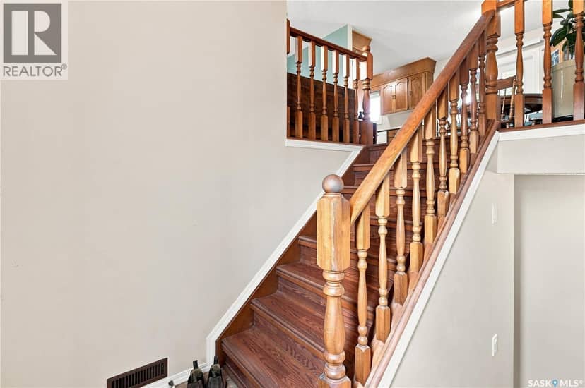 1630 Spadina DRIVE — photo 3 of 40