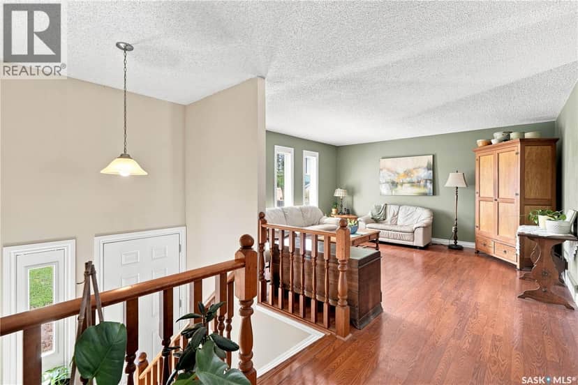 1630 Spadina DRIVE — photo 4 of 40