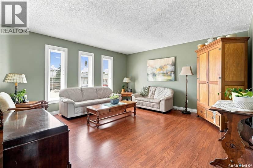 1630 Spadina DRIVE — photo 5 of 40