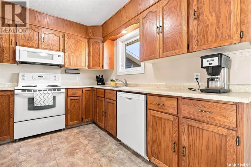 1630 Spadina DRIVE — photo 9 of 40