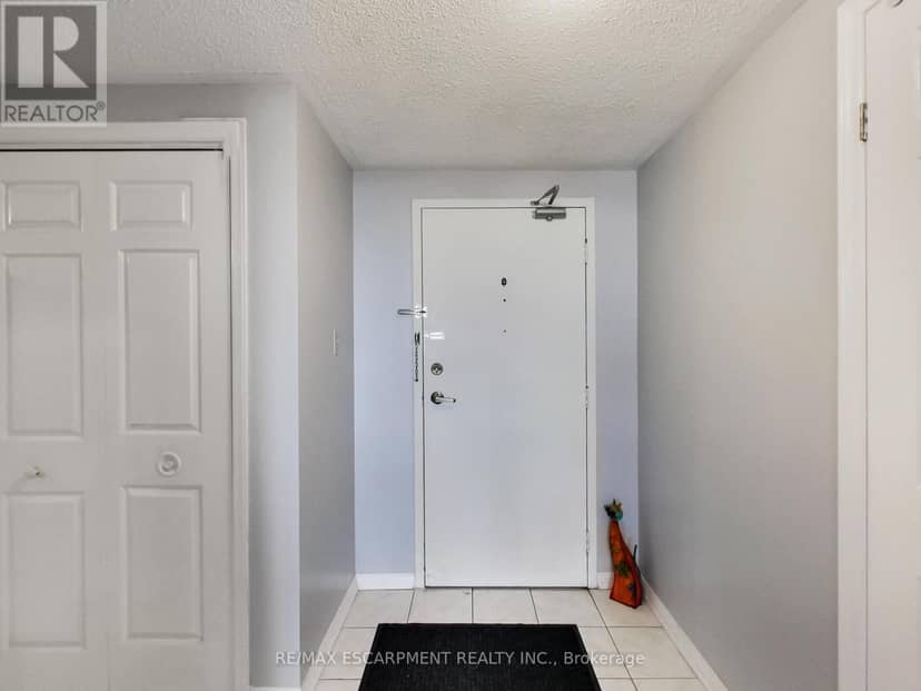 405 - 30 Harrisford Street — photo 8 of 40
