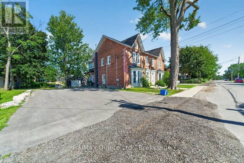 221 Albert Street, Belleville, photo 2