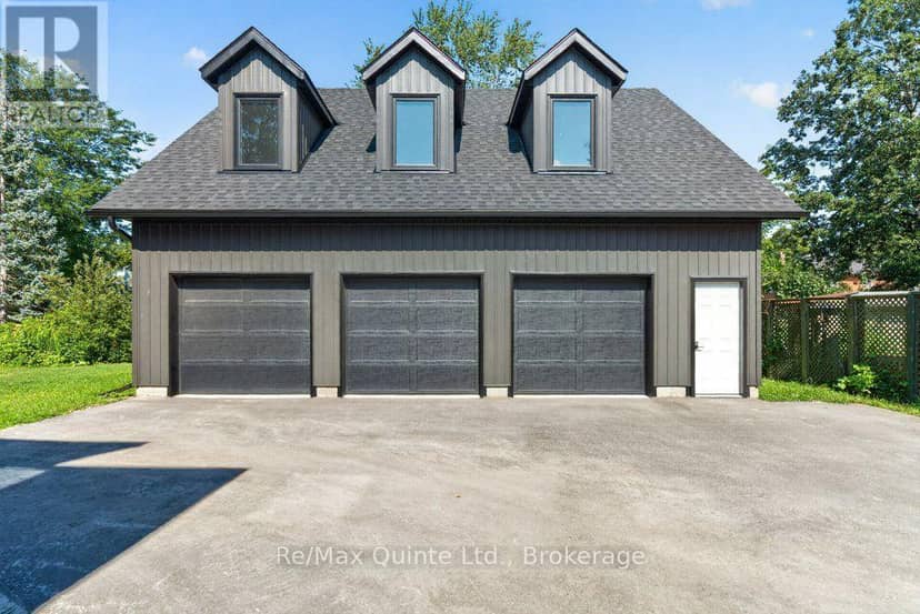 221 Albert Street, Belleville, photo 4