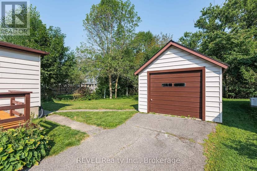 692 Lakeshore Road — photo 24 of 27