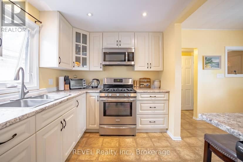 692 Lakeshore Road — photo 5 of 27