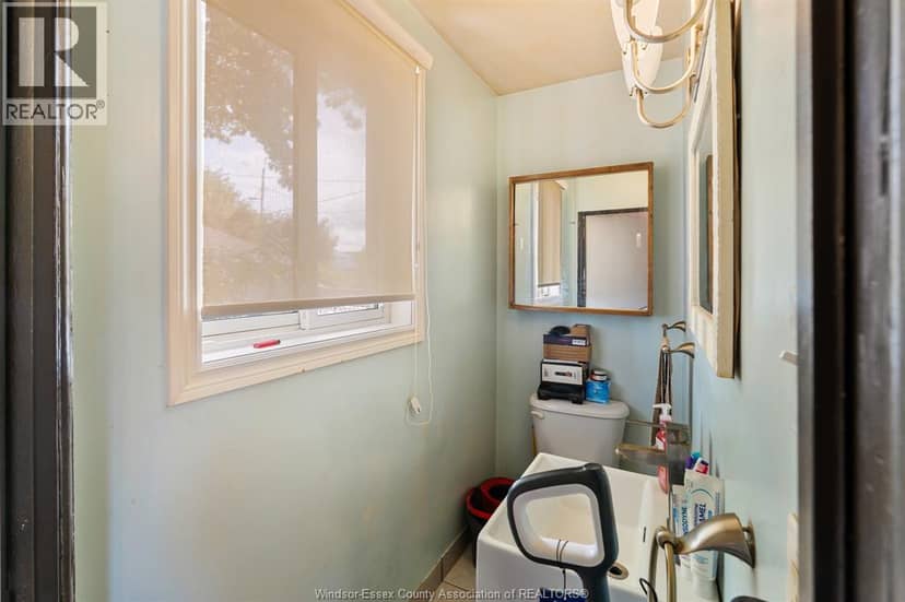 261 Bathurst STREET — photo 16 of 40