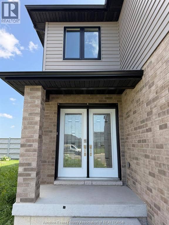 16 Betty Court — photo 3 of 36
