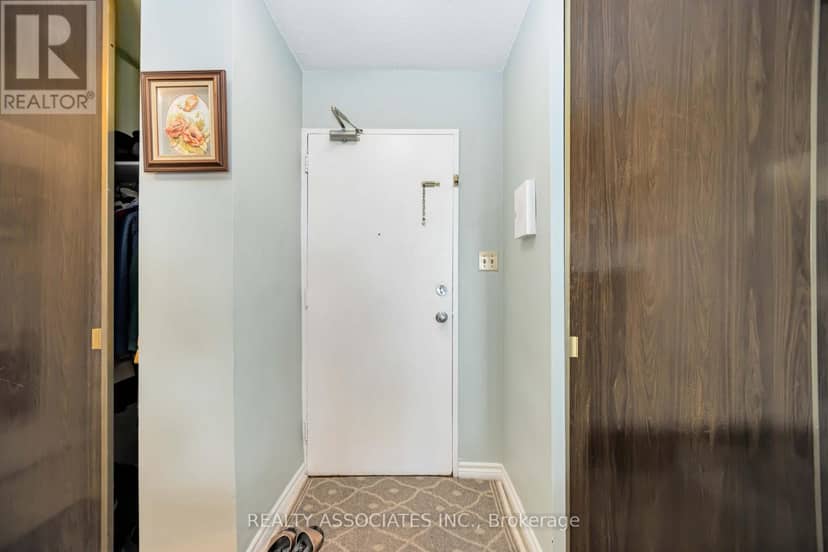 811 - 180 Markham Road — photo 13 of 29