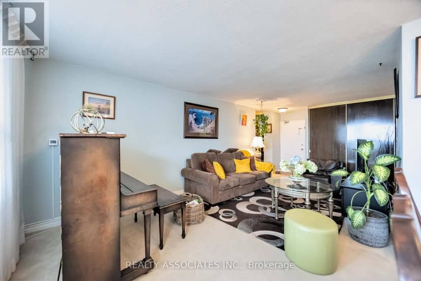 811 - 180 Markham Road — photo 18 of 29