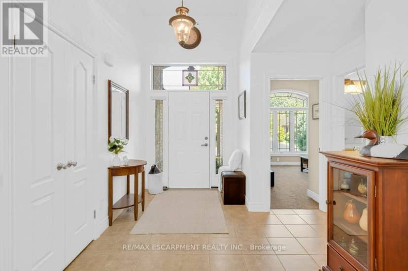 100 Willowdale Crescent — photo 6 of 40
