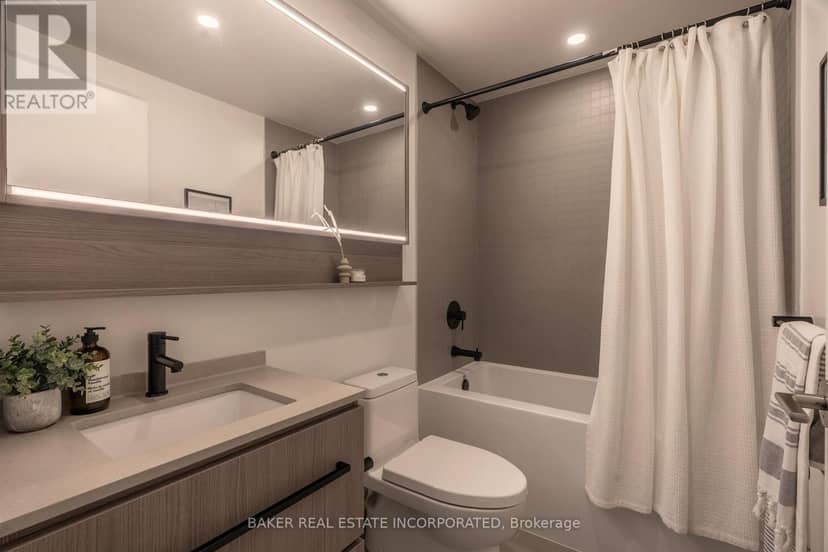 611 - 425 Front Street E — photo 8 of 16