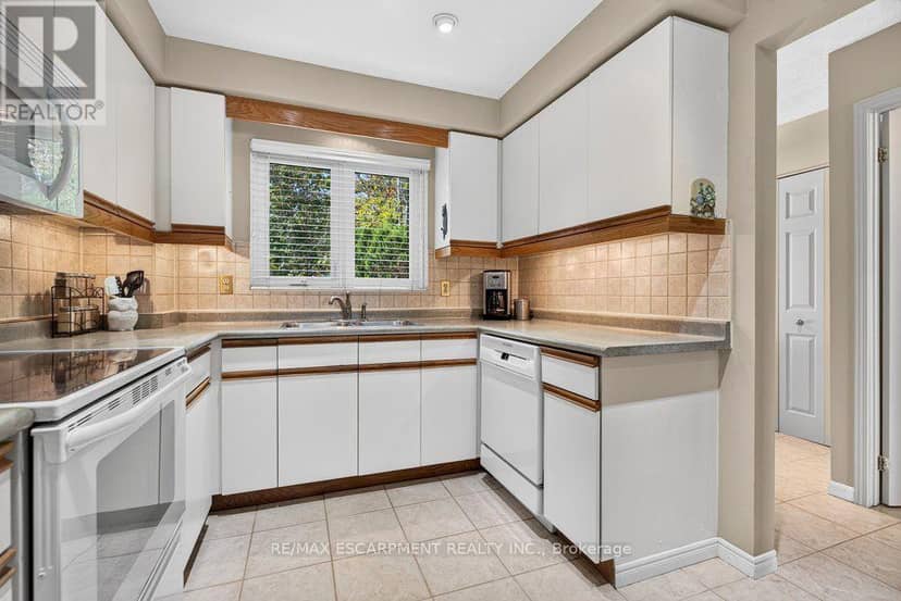 8 - 2136 Old Lakeshore Road — photo 12 of 40