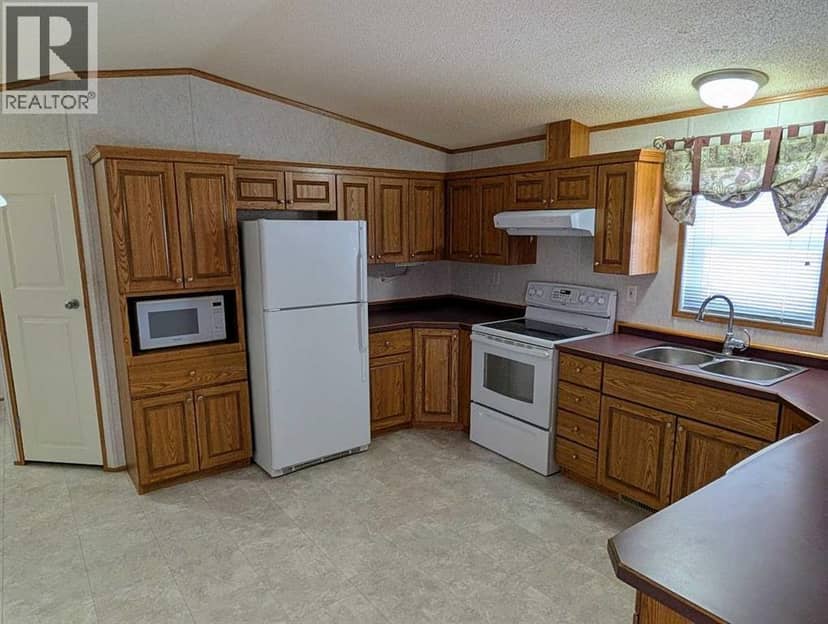 211 Railway Avenue, Coaldale, photo 6