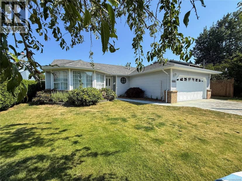 688 Albatross Cres — photo 1 of 40
