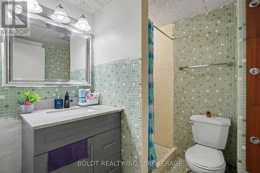 5568 Drummond Road — photo 20 of 38