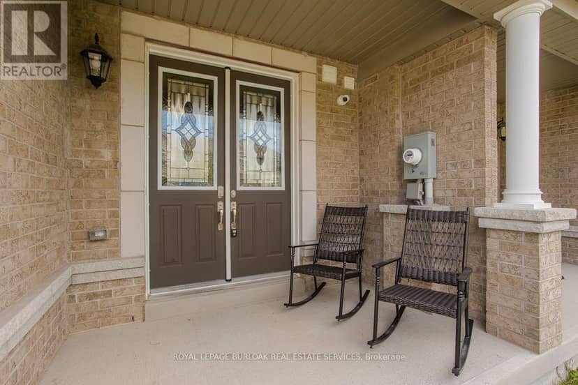 11 Cooley Grove — photo 2 of 40