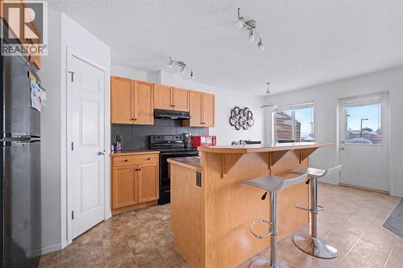 102, 800 Yankee Valley Boulevard SE, Airdrie, photo 4