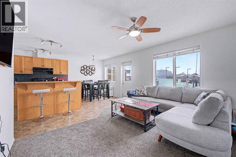 102, 800 Yankee Valley Boulevard SE, Airdrie, photo 2