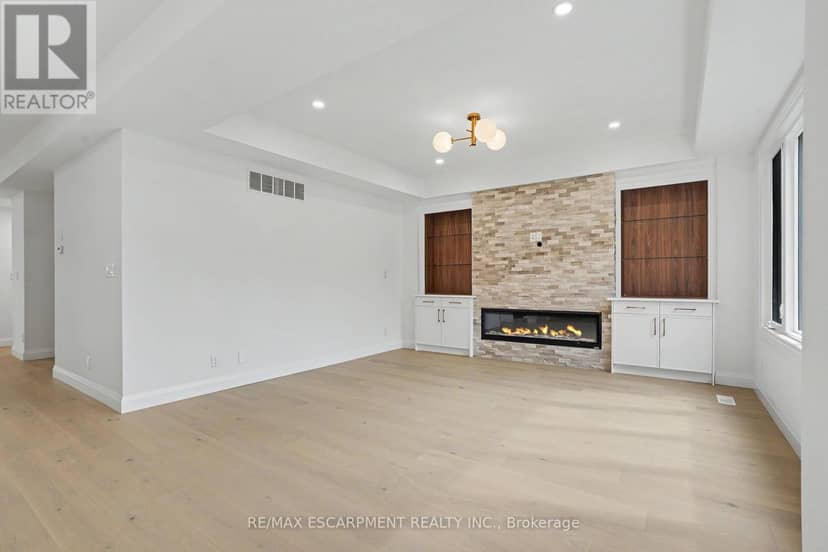386 Southcote Road — photo 17 of 37
