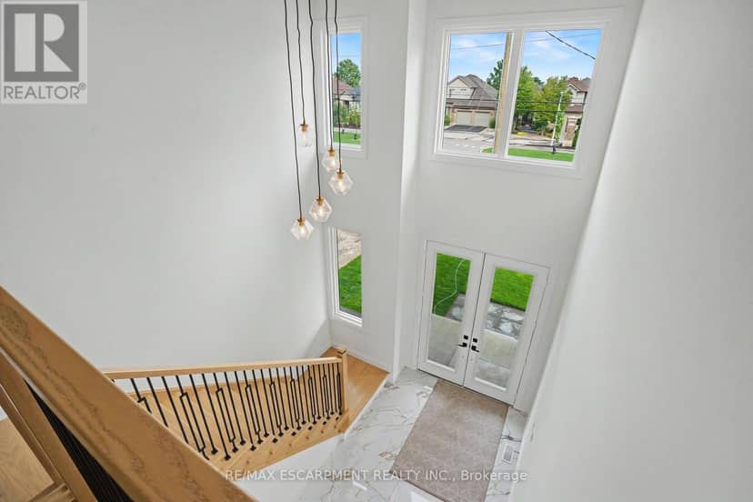 386 Southcote Road — photo 20 of 37