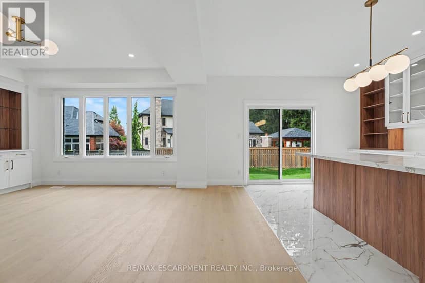 386 Southcote Road — photo 12 of 37