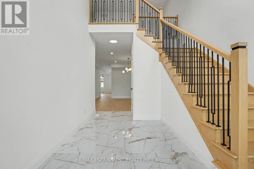 386 Southcote Road — photo 5 of 37
