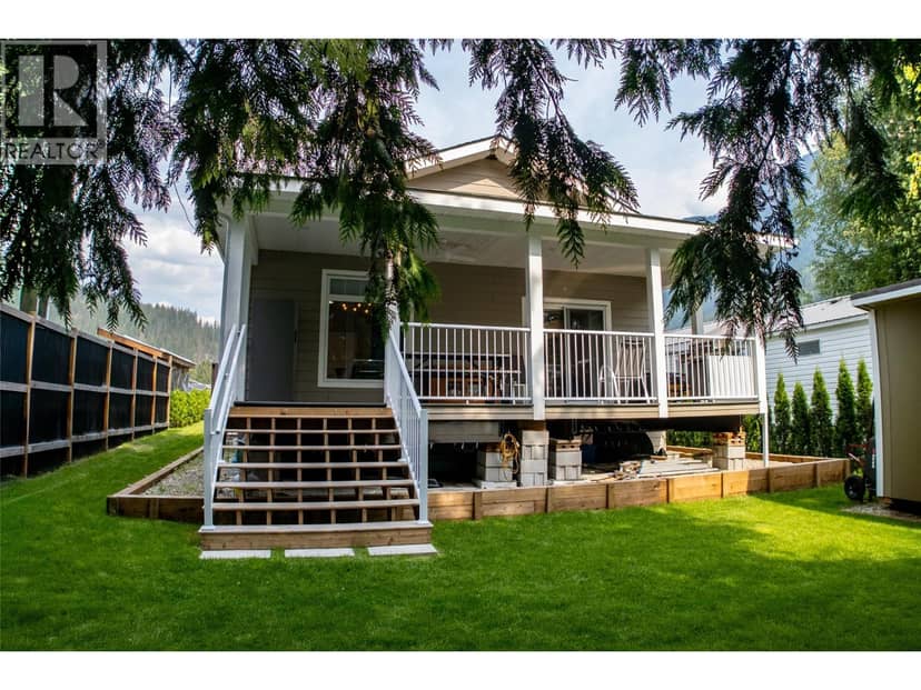 16 Johnson Way, Revelstoke
