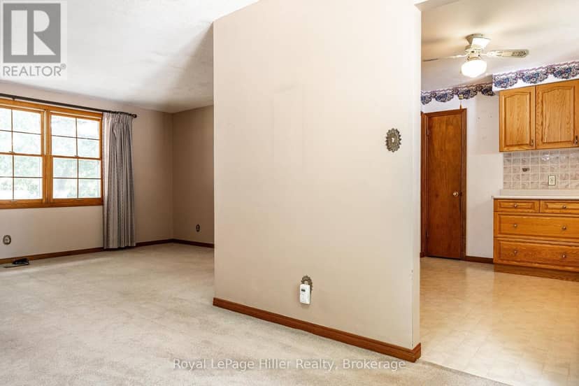278 Elgin Crescent — photo 12 of 40