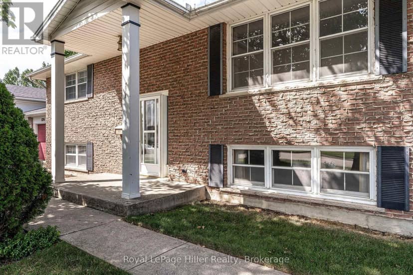 278 Elgin Crescent — photo 2 of 40