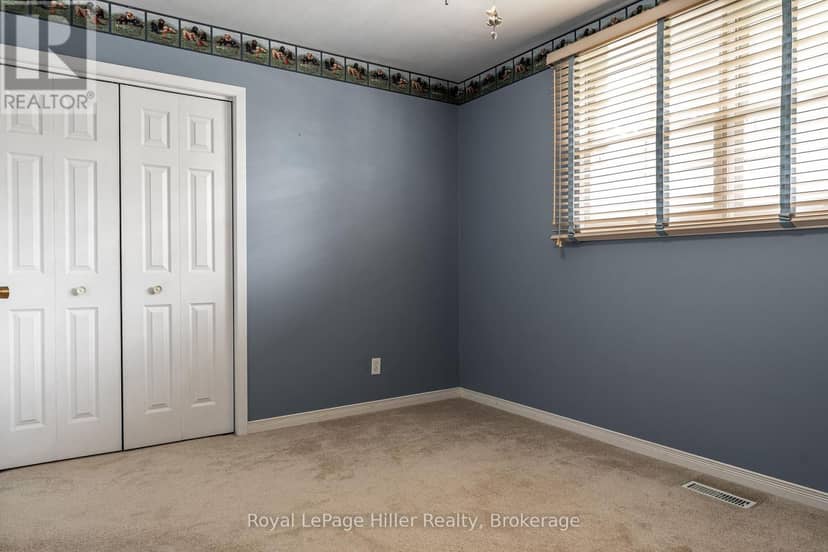 278 Elgin Crescent — photo 23 of 40