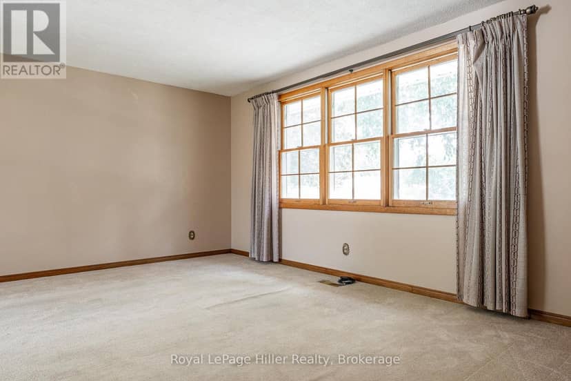 278 Elgin Crescent — photo 5 of 40