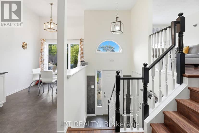 79 Sunrise Crescent — photo 2 of 25