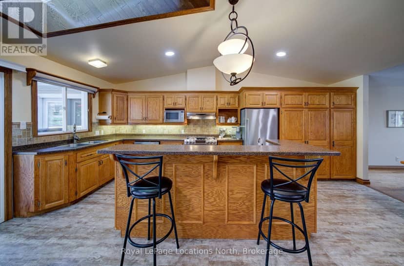 2225 Tiny Beaches Road S — photo 15 of 40