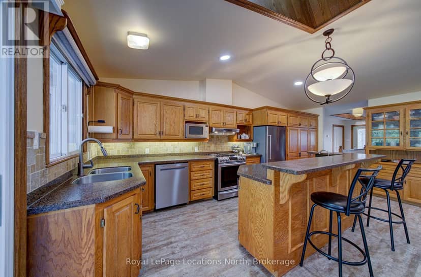 2225 Tiny Beaches Road S — photo 16 of 40